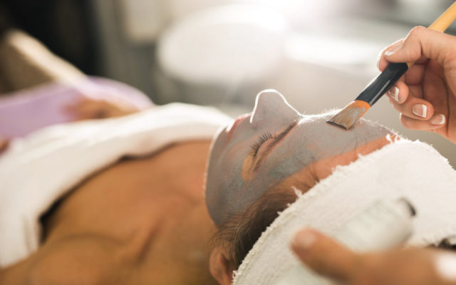 5 Reasons To Get A Professional Facial